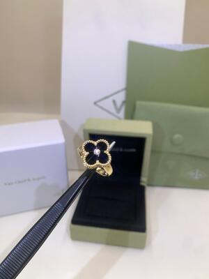 Icon Luck Van Cleef And Arpels Alhambra Ring Yellow Gold Carnelian Diamond VCARD40800