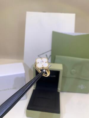 Icon Luck Van Cleef And Arpels Alhambra Ring Yellow Gold Carnelian Diamond VCARD40800