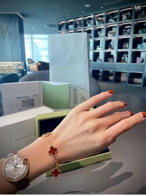 kualitas  18K Gold And Real Diamonds Van Cleef And Arpels 5 Motifs Vintage Alhambra Bracelet pabrik