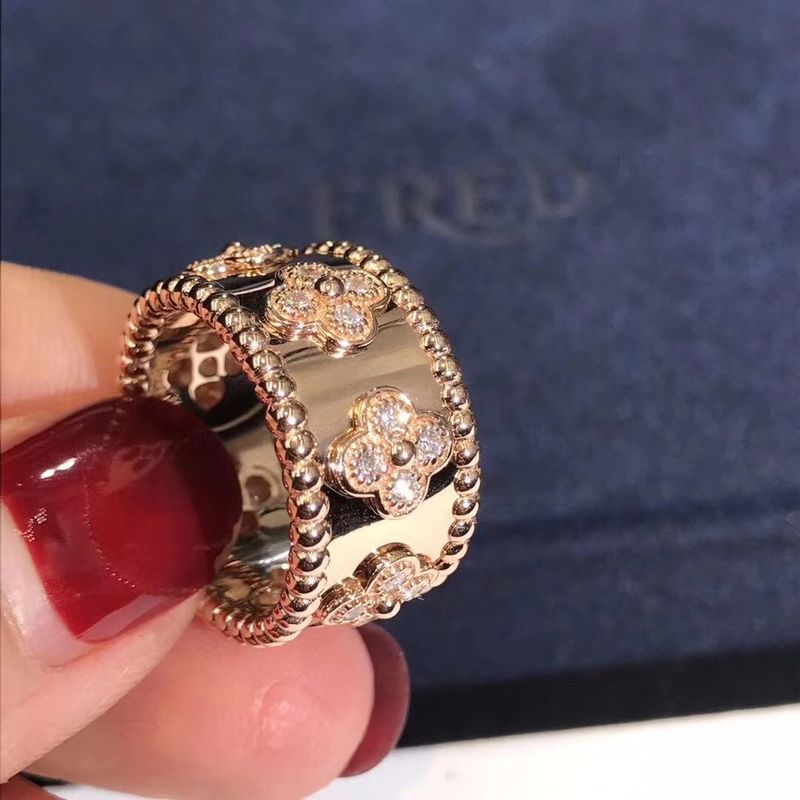 Kualitas Model Sedang VCA Van Cleef Perlee Clover Ring 18k Gold Mendukung Kustomisasi Pribadi pabrik