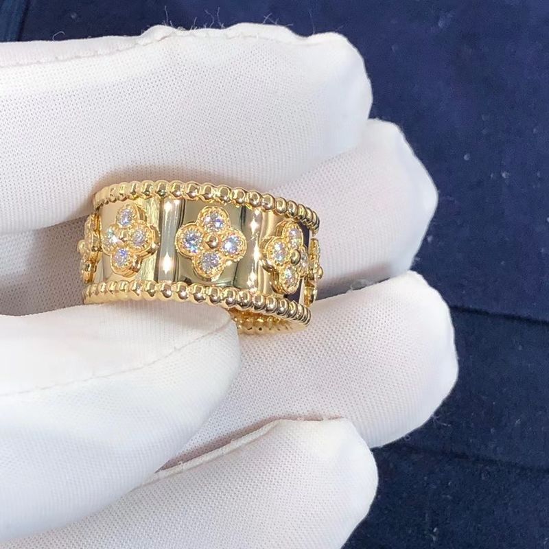 Kualitas Model Sedang VCA Van Cleef Perlee Clover Ring 18k Gold Mendukung Kustomisasi Pribadi pabrik