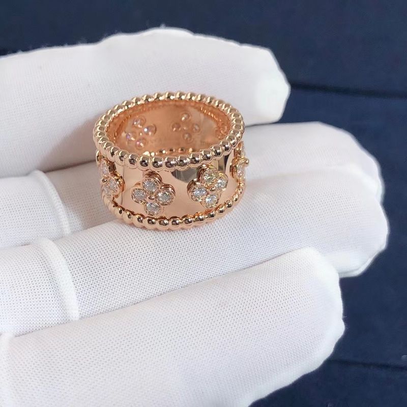 Kualitas Model Sedang VCA Van Cleef Perlee Clover Ring 18k Gold Mendukung Kustomisasi Pribadi pabrik