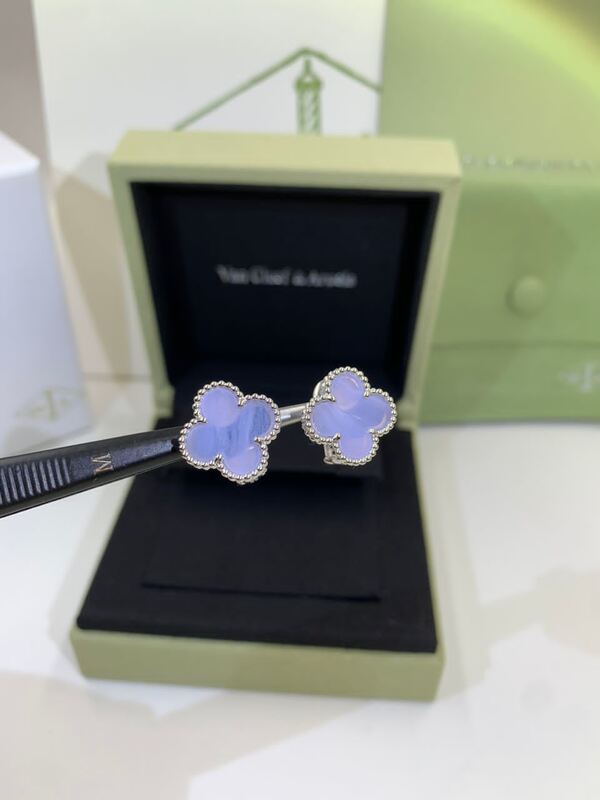Kualitas VCARP2R200 Magic Alhambra Earrings 2 Motif Berlian Mawar Emas 18K pabrik