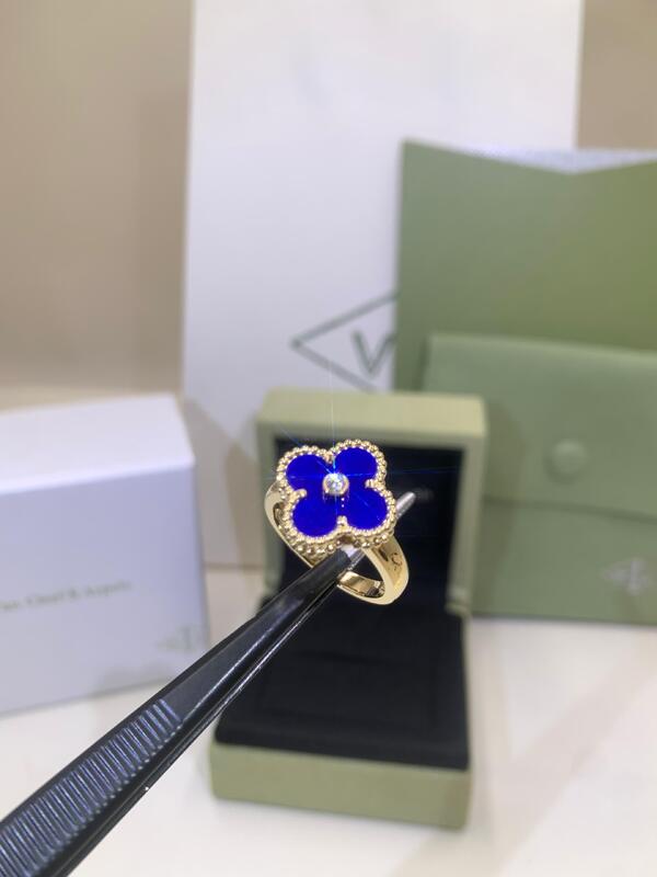 Icon Luck Van Cleef And Arpels Alhambra Ring Yellow Gold Carnelian Diamond VCARD40800