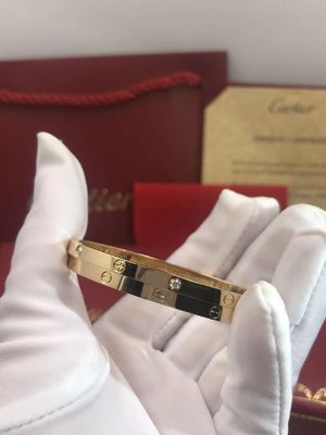 Kualitas CINTA Gelang Emas 18K Model Kecil 6 Berlian Untuk Wanita / Pria pabrik