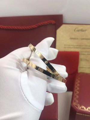 Kualitas CINTA Gelang Emas 18K Model Kecil 6 Berlian Untuk Wanita / Pria pabrik