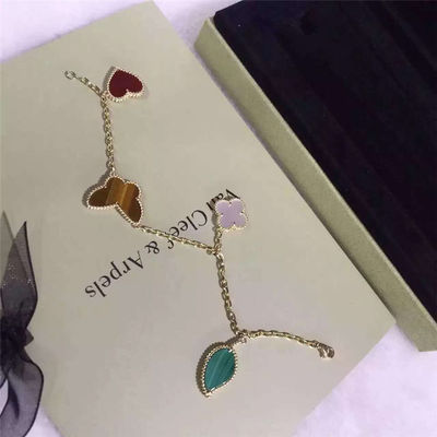 Kualitas 4 Motif Gelang Alhambra Keberuntungan Emas Kuning 18k Dengan Batu Akik / Batu Mata Harimau pabrik
