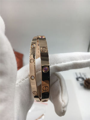 Kualitas Perhiasan Berlian Mewah Rose Gold Wanita Gelang Cinta Dengan Enam Safir Merah Muda pabrik