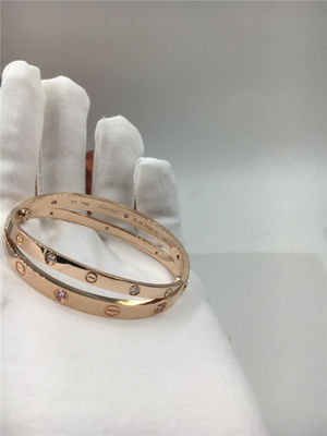 Kualitas Perhiasan Berlian Mewah Rose Gold Wanita Gelang Cinta Dengan Enam Safir Merah Muda pabrik
