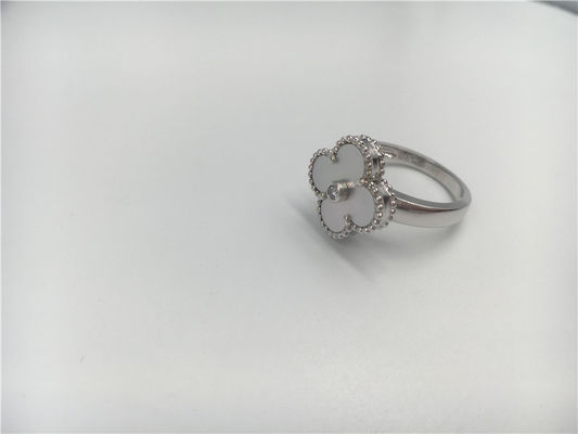 Kualitas Vintage Alhambra 18K Cincin Emas Emas Putih Dengan Berlian / Ibu Putih Mutiara pabrik