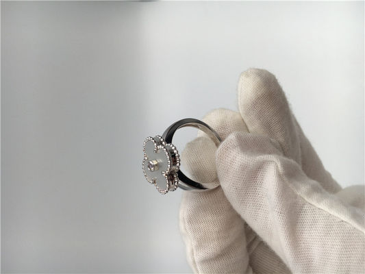 Kualitas Vintage Alhambra 18K Cincin Emas Emas Putih Dengan Berlian / Ibu Putih Mutiara pabrik
