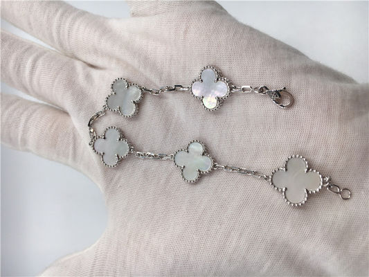 Kualitas Vintage Alhambra Gelang Emas 18K Emas Putih Dengan Ibu Mutiara Putih pabrik