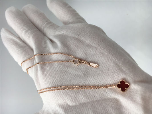Kualitas Kalung Liontin Emas Mawar Untuk Pacar, Kalung Alhambra Ajaib 18k Dengan Carnelian pabrik