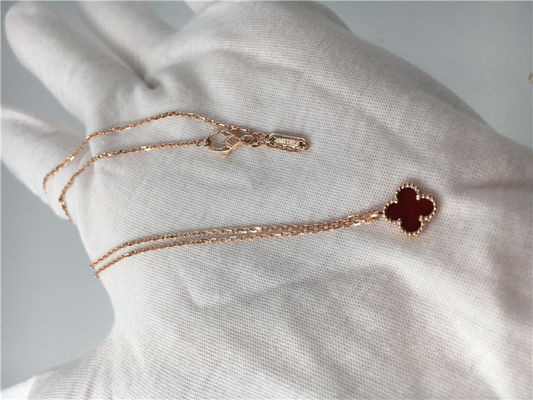 Kualitas Kalung Liontin Emas Mawar Untuk Pacar, Kalung Alhambra Ajaib 18k Dengan Carnelian pabrik