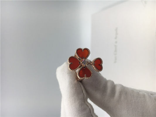 Kualitas 18k Rose Gold Van Cleef Dan Arpels Flower Ring Dengan Carnelian / Round Diamond pabrik