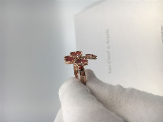 Kualitas 18k Rose Gold Van Cleef Dan Arpels Flower Ring Dengan Carnelian / Round Diamond pabrik