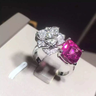 Kualitas 18K Emas Putih Piaget Rose Flower Ring G34UU600 Dengan Bantal - Potong Turmalin Merah Muda pabrik