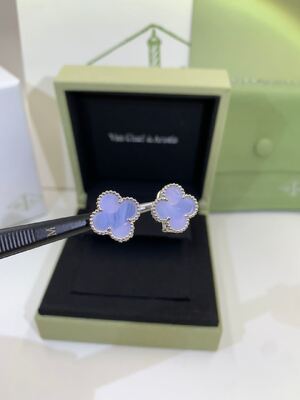 Kualitas VCARP2R200 Magic Alhambra Earrings 2 Motif Berlian Mawar Emas 18K pabrik