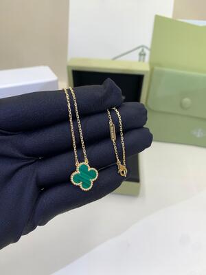Kalung Emas Kuning 18K Malasit Medium Lucky Girl Liontin Vintage Alhambra VCA