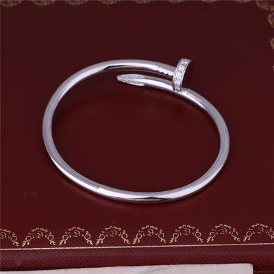 Kualitas GELANG JUSTE UN CLOU di Gelang Kuku EMAS PUTIH 18 Karat dengan DIAMONDS di Atas dan Ujung pabrik