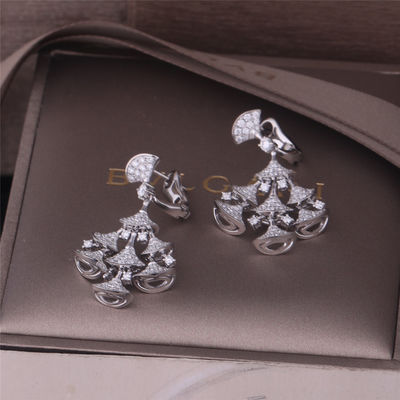 Kualitas Roma High Jewelry DIVAS' DREAM Earrings dalam emas putih 18K diatur dengan 7 Berlian Utama dan berlian pavé penuh pabrik
