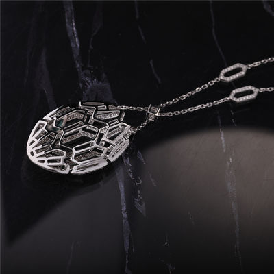 Kualitas Kalung Serpenti Mewah Italia dalam Emas Putih 18K diatur dengan Mata Zamrud dan dengan berlian pavé di Rantai dan Kepala pabrik