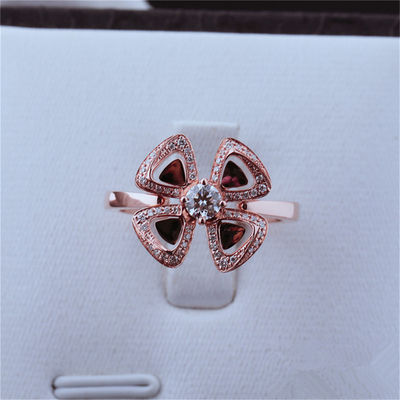 Kualitas Roman Love Flower Ring Fiorever 18 kt Rose Gold Ring set dengan berlian di tengah dan berlian pavé pabrik