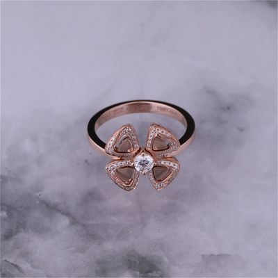 Kualitas Roman Love Flower Ring Fiorever 18 kt Rose Gold Ring set dengan berlian di tengah dan berlian pavé pabrik